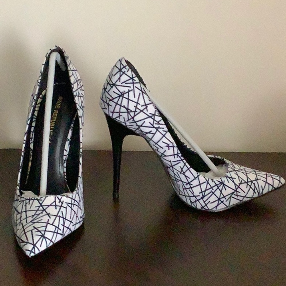 Shoes - Picture 2 of 8